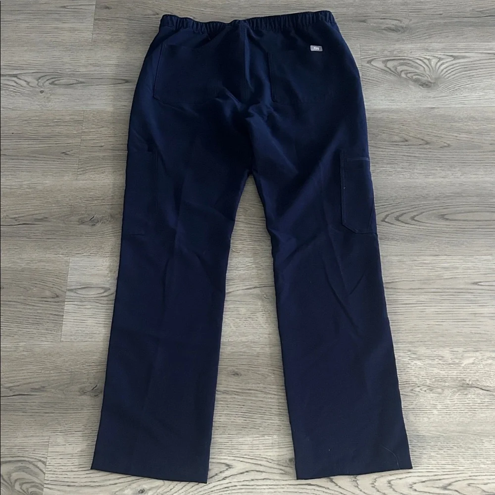 Figs Navy Cairo Cargo Scrub Pants Men’s Size Medium